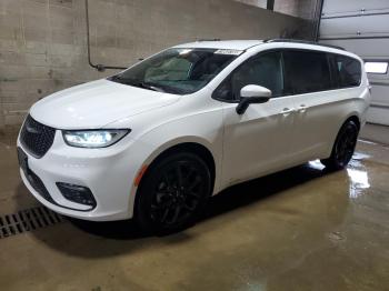  Salvage Chrysler Pacifica