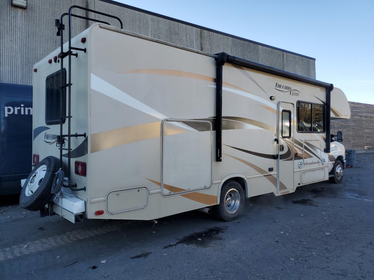 Ford Econoline E450 Super Duty Cutaway Van Image 9