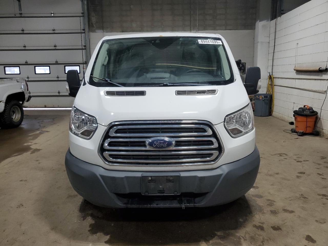 Ford Transit T-150 Image 5