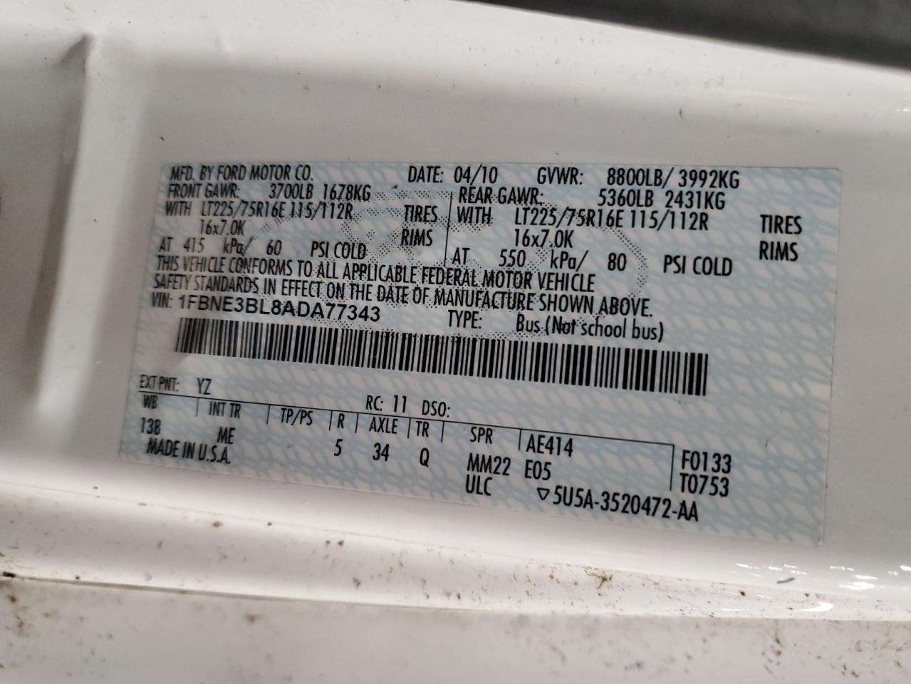 Ford Econoline E350 Super Duty Wagon Image 12