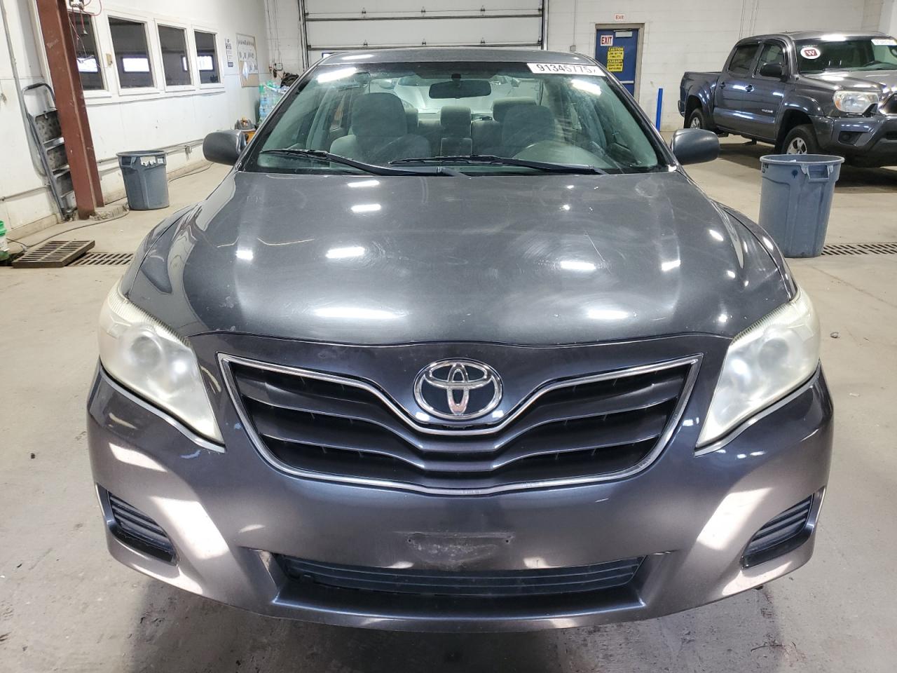 Toyota Camry Base Image 9