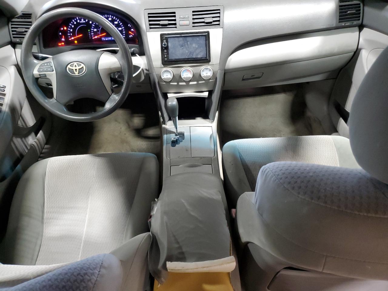Toyota Camry Base Image 3