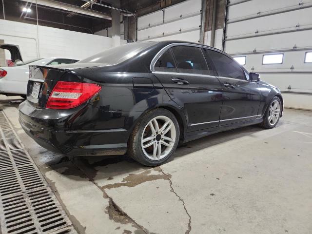 Mercedes-Benz C-Class 250 Image 13