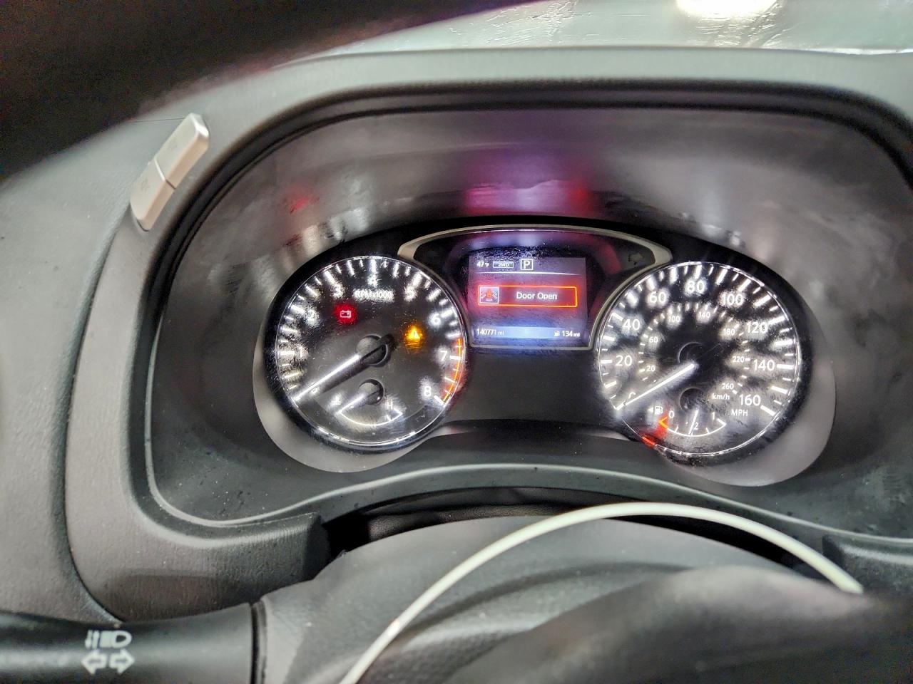 Nissan Pathfinder S Image 3