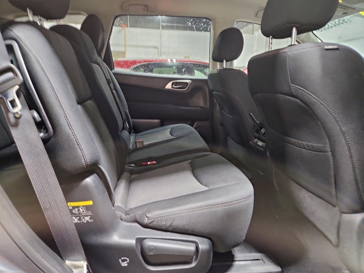 Nissan Pathfinder S Image 8