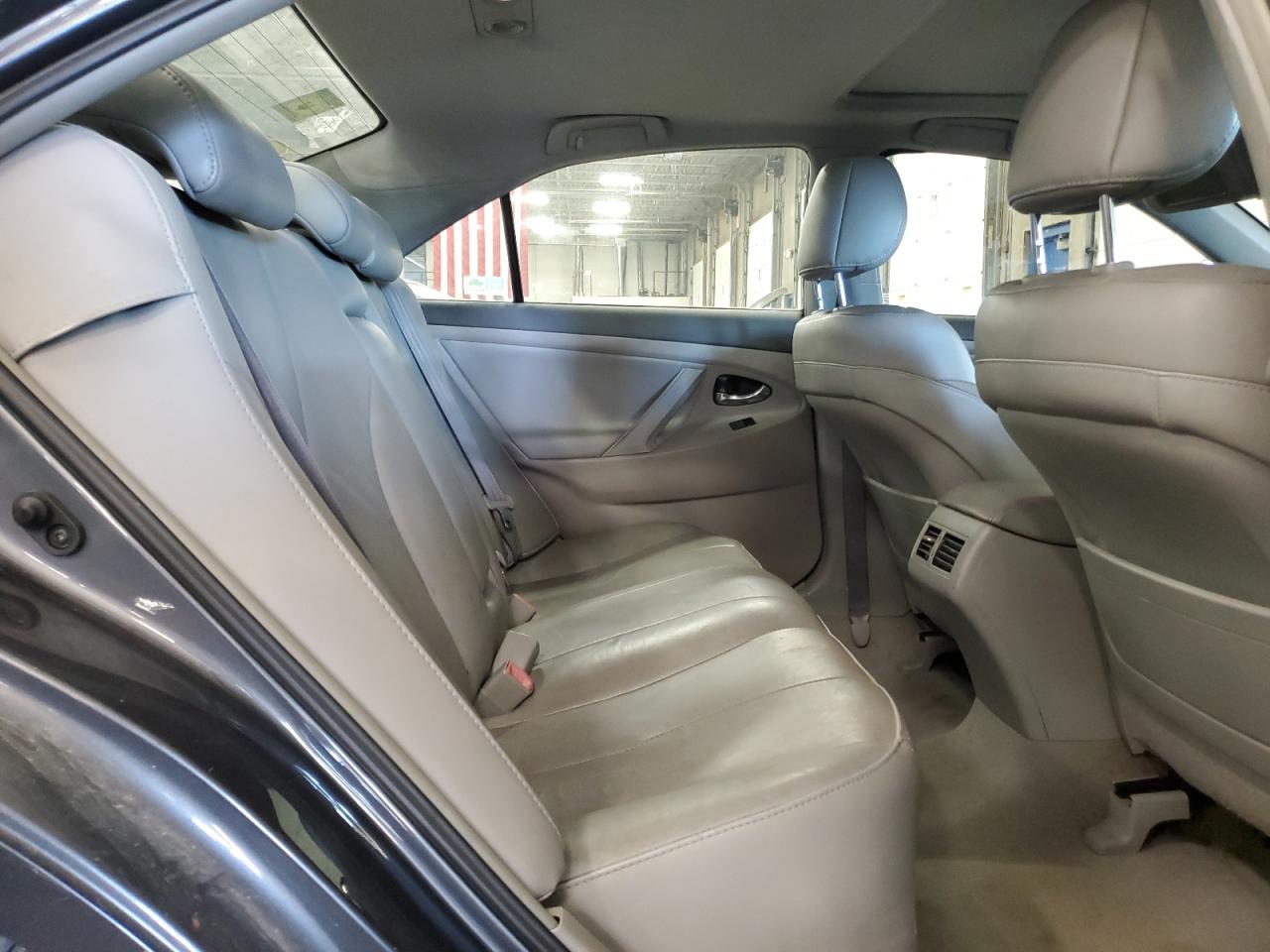 Toyota Camry Hybrid Image 5