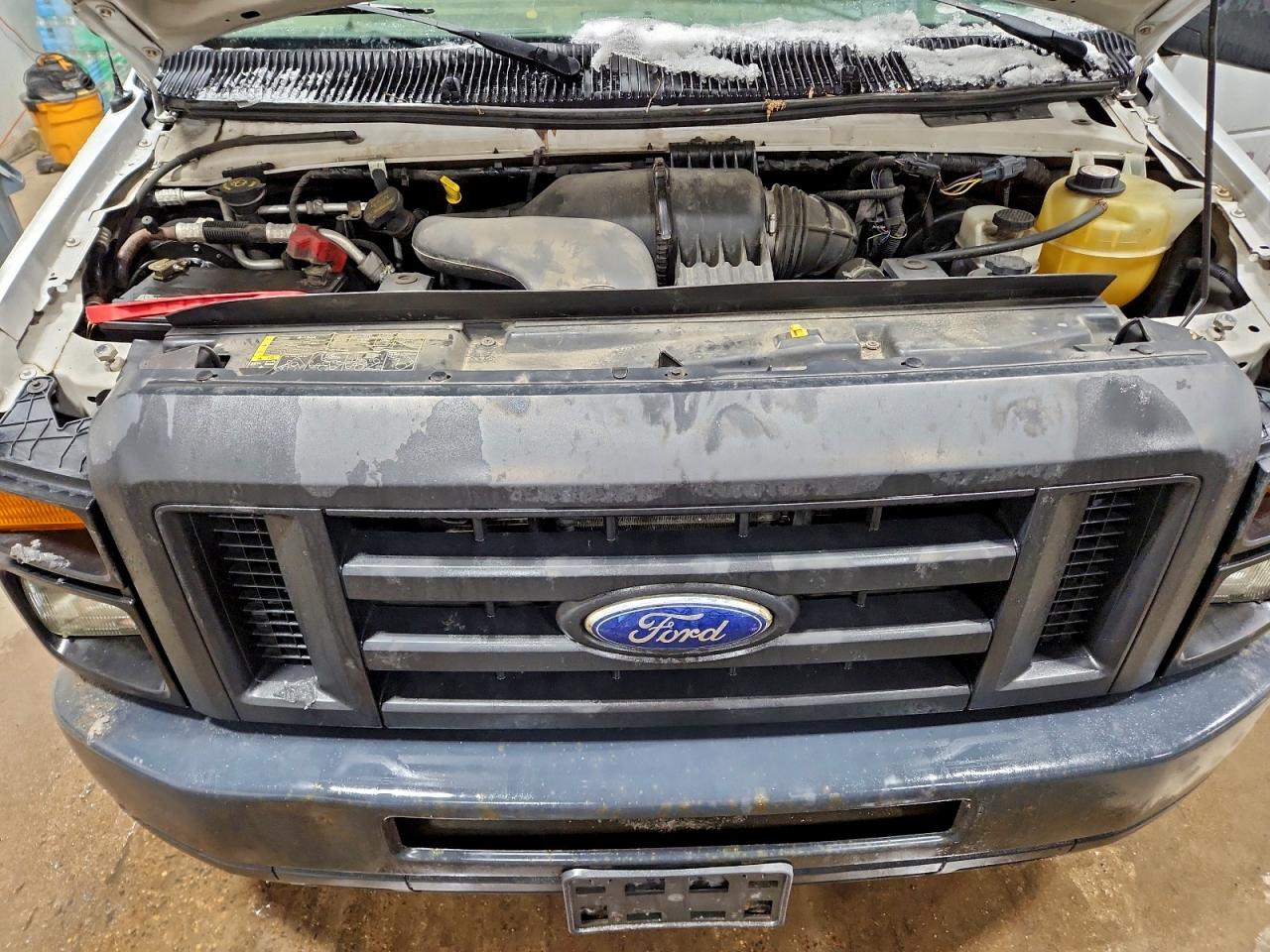 Ford E-150 E150 Van Image 11