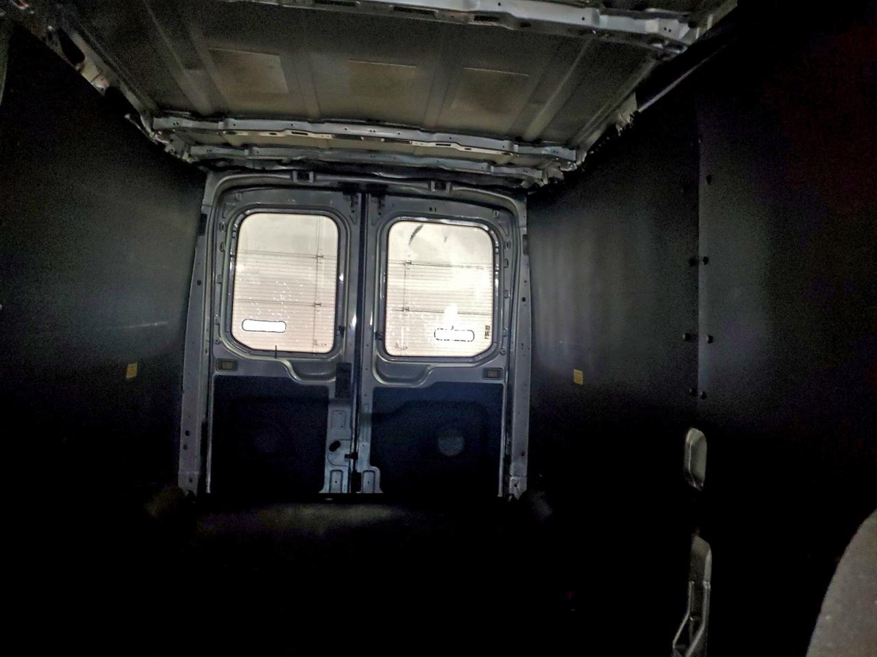 Ford Transit T-250 Image 6