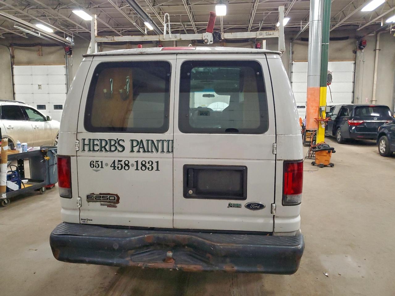 Ford Econoline E250 Van Image 5