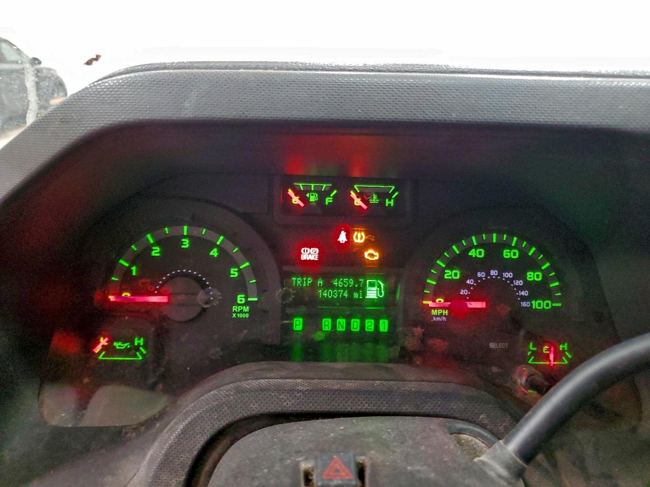 Ford Econoline E250 Van Image 8