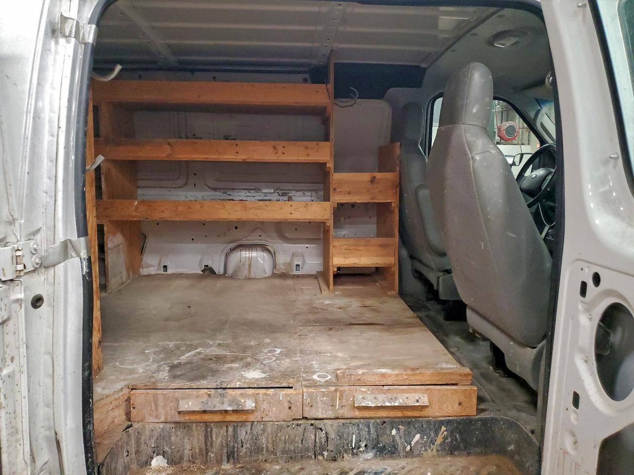 Ford Econoline E250 Van Image 10