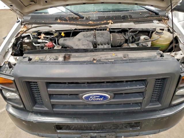 Ford Econoline E250 Van Image 13