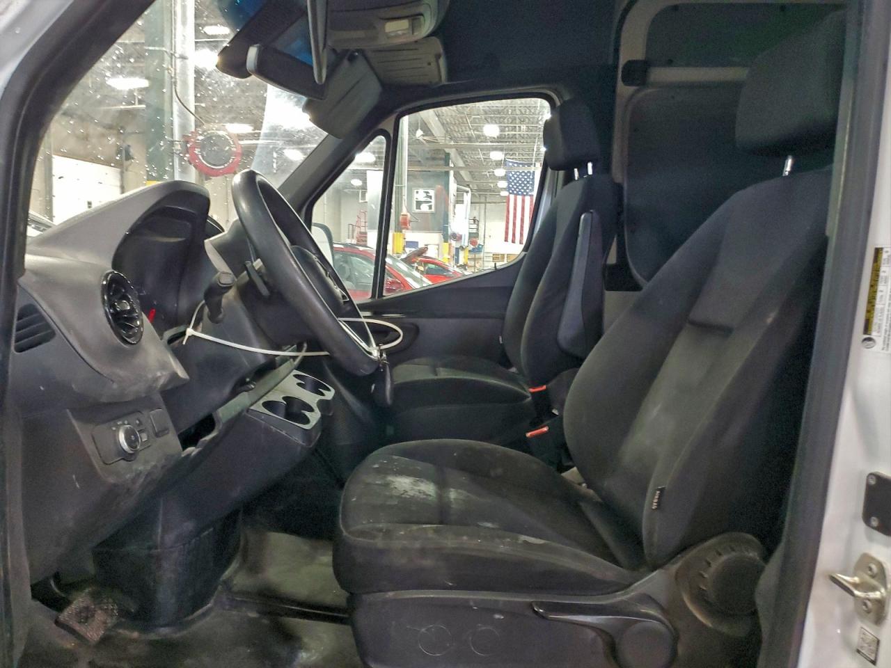 Mercedes-Benz Sprinter 2500 Image 4