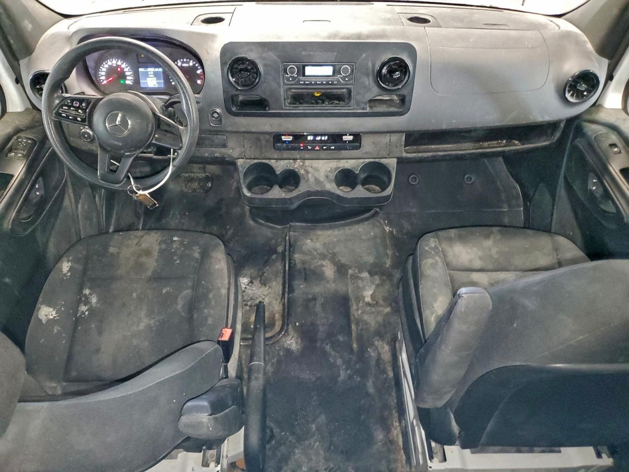 Mercedes-Benz Sprinter 2500 Image 11