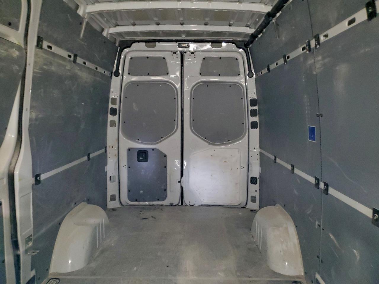 Mercedes-Benz Sprinter 2500 Image 13