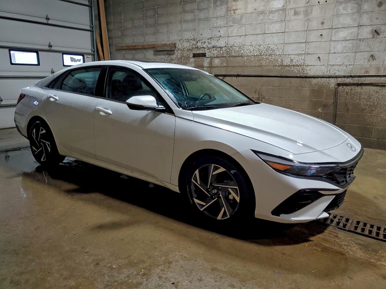 Hyundai ELANTRA Limited Image 5