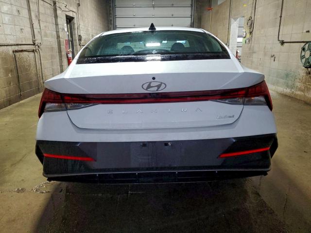 Hyundai ELANTRA Limited Image 3