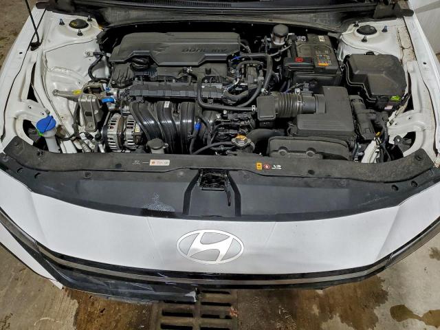 Hyundai ELANTRA Limited Image 9