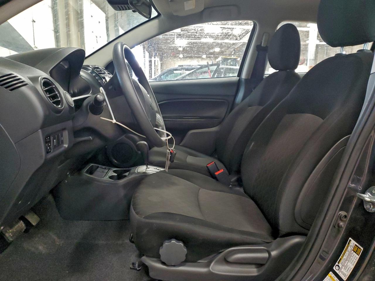 Mitsubishi Mirage Es Image 3