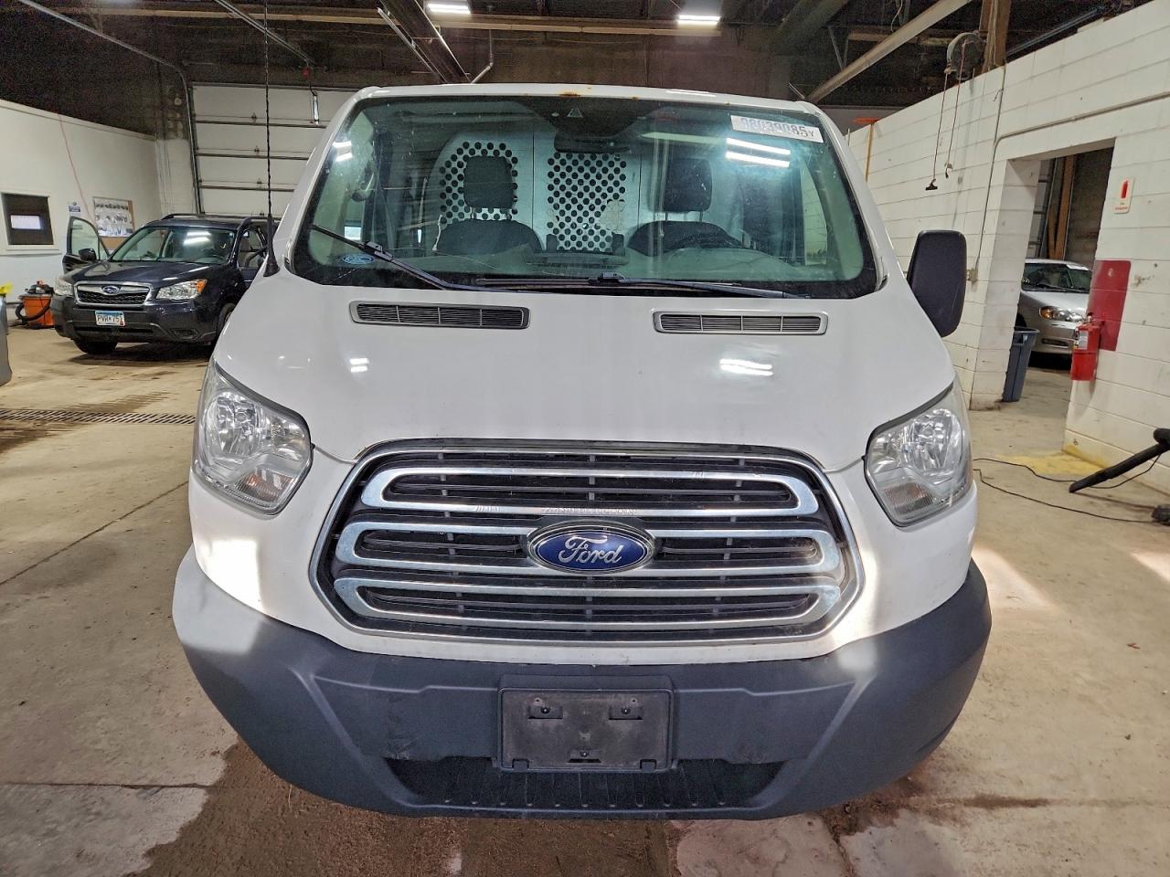 Ford Transit T-250 Image 6