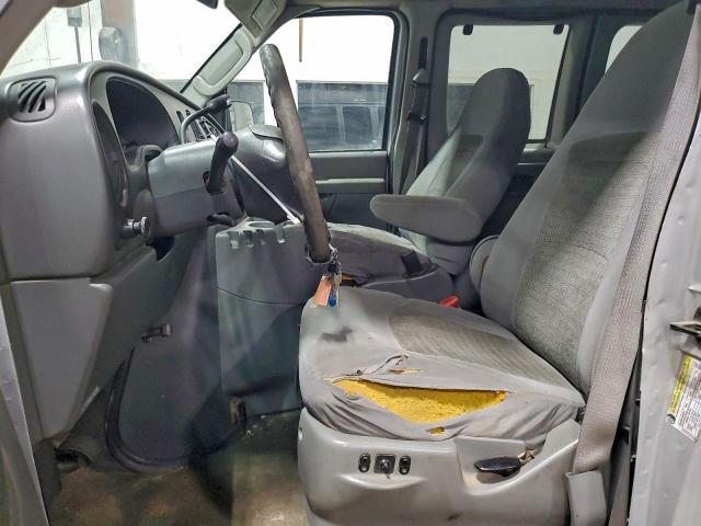 Ford Econoline E350 Super Duty Wagon Image 7