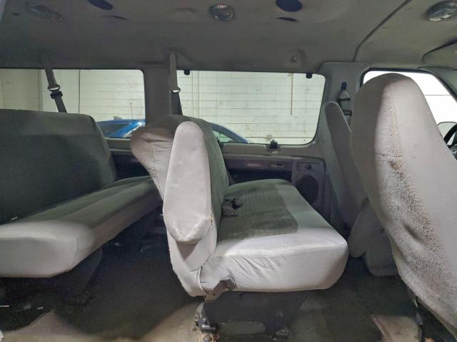 Ford Econoline E350 Super Duty Wagon Image 9