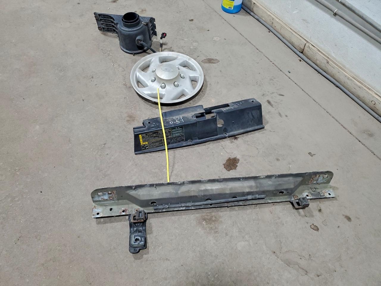 Ford Econoline E350 Super Duty Wagon Image 6