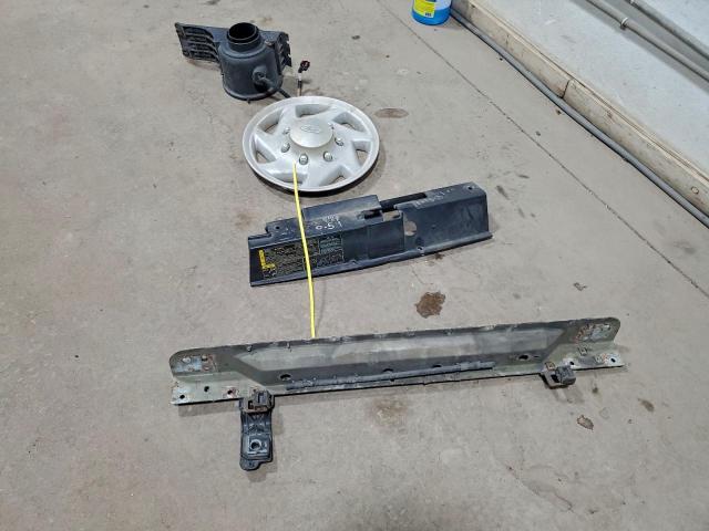 Ford Econoline E350 Super Duty Wagon Image 6