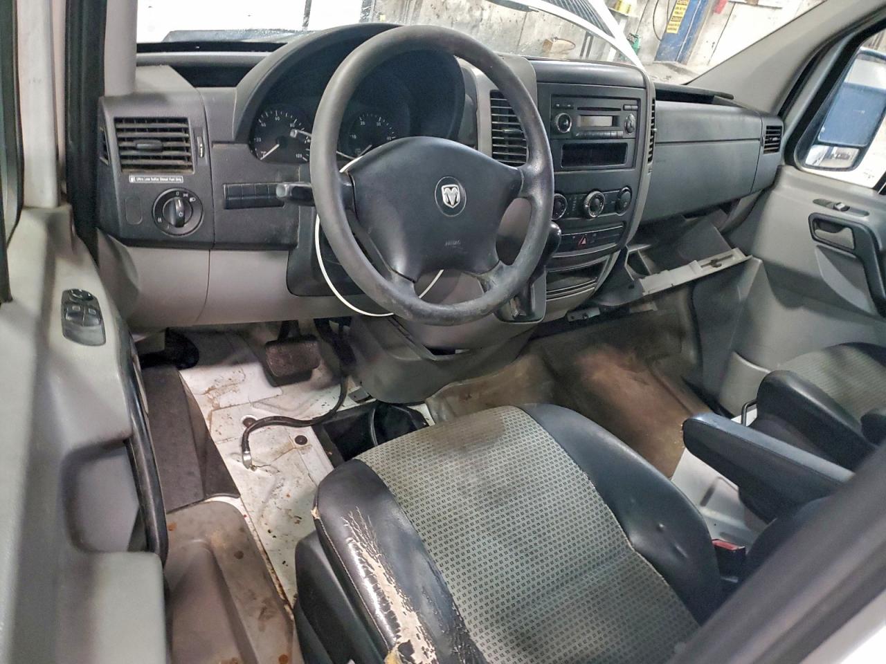 Dodge Sprinter 2500 Image 11