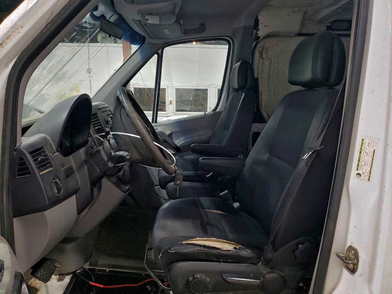 Dodge Sprinter 2500 Image 4