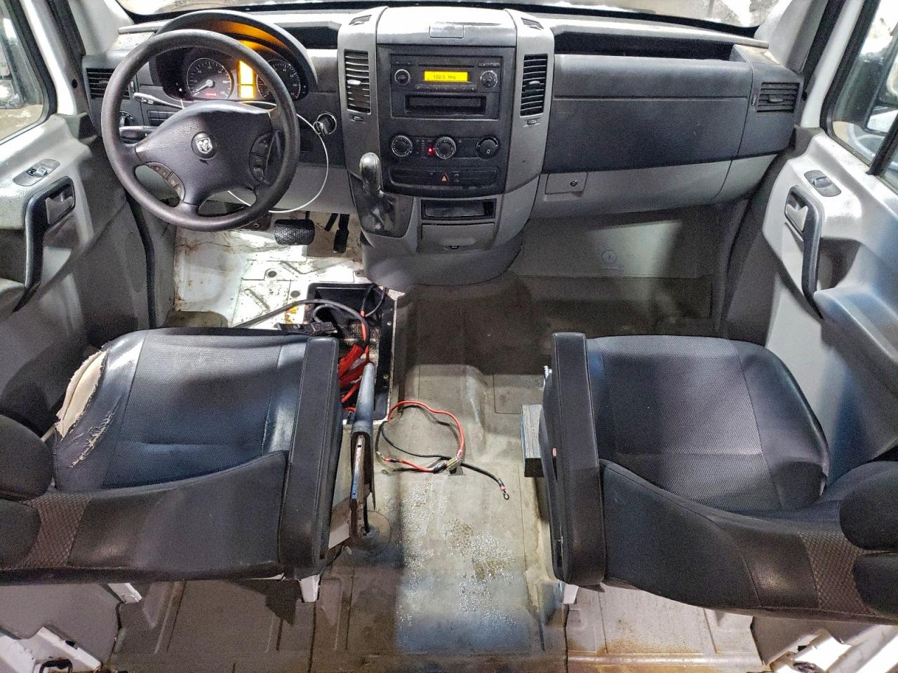 Dodge Sprinter 2500 Image 9