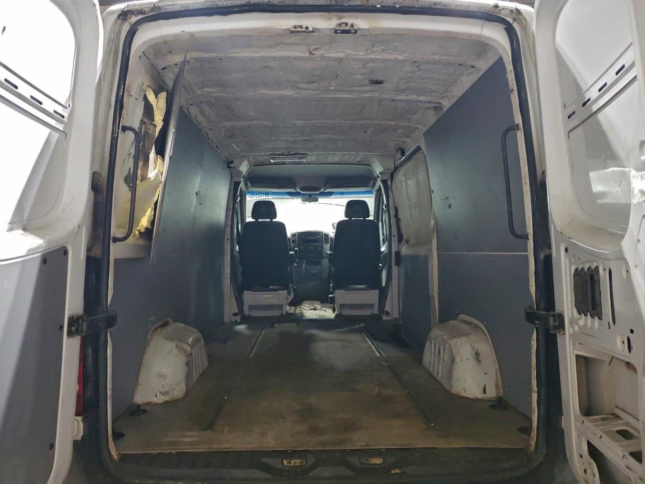 Dodge Sprinter 2500 Image 8