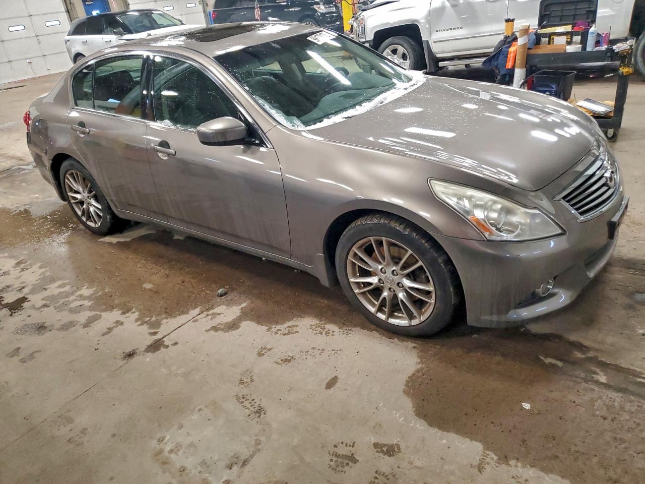 INFINITI G37 Image 10